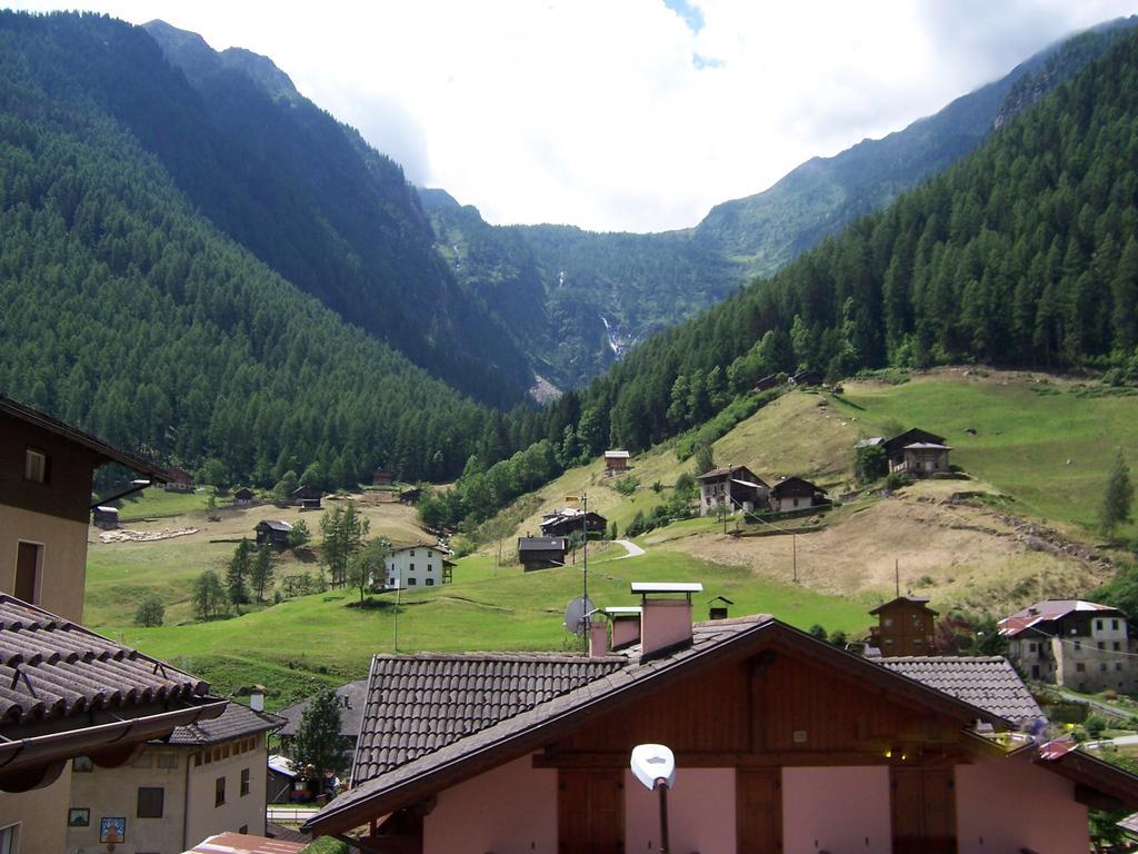 Alpen Hotel Rabbi Exterior photo