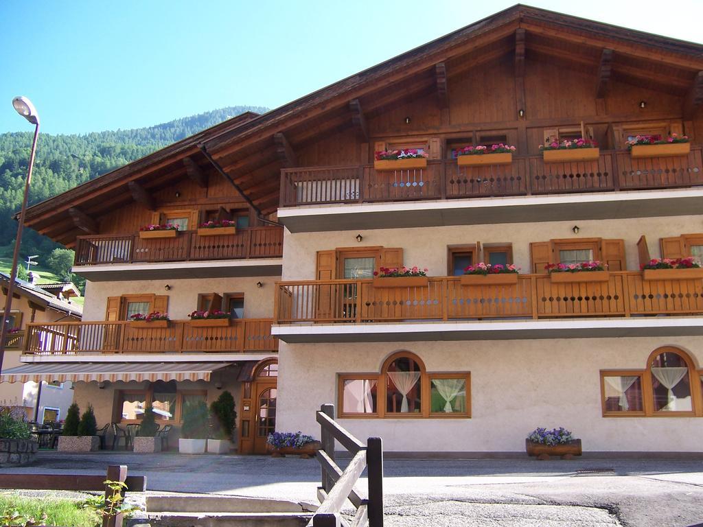 Alpen Hotel Rabbi Exterior photo