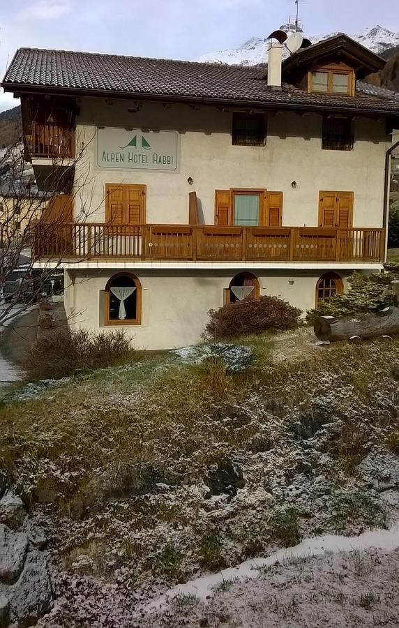 Alpen Hotel Rabbi Exterior photo